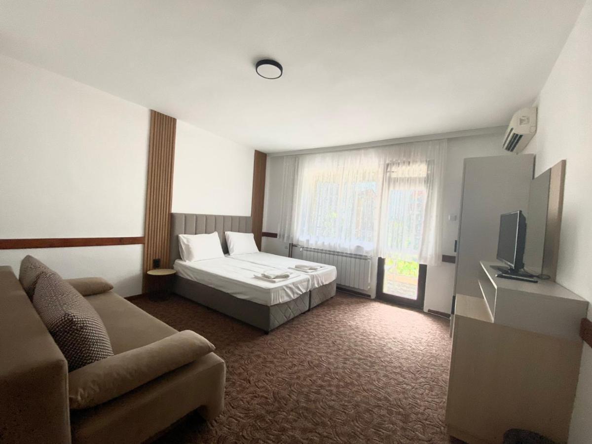 Хотел М1 Hotel Primorsko Buitenkant foto