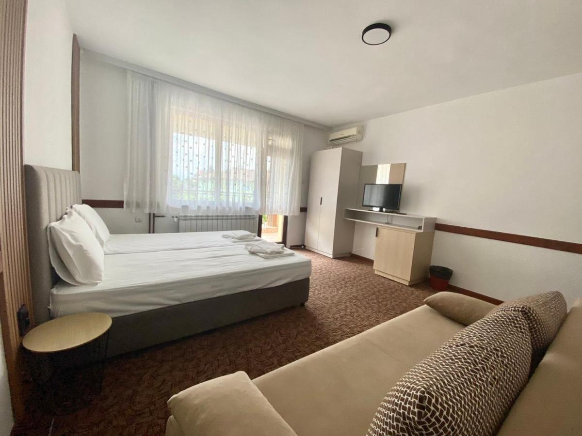 Хотел М1 Hotel Primorsko Buitenkant foto