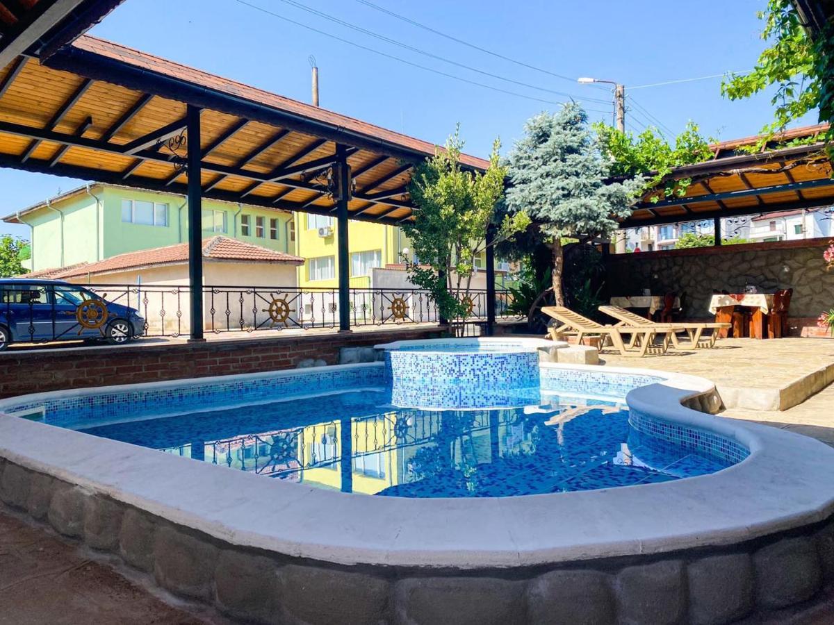 Хотел М1 Hotel Primorsko Buitenkant foto